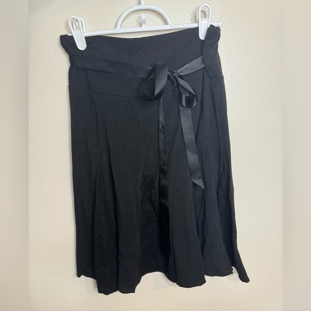 Black skirt with lace details and bow